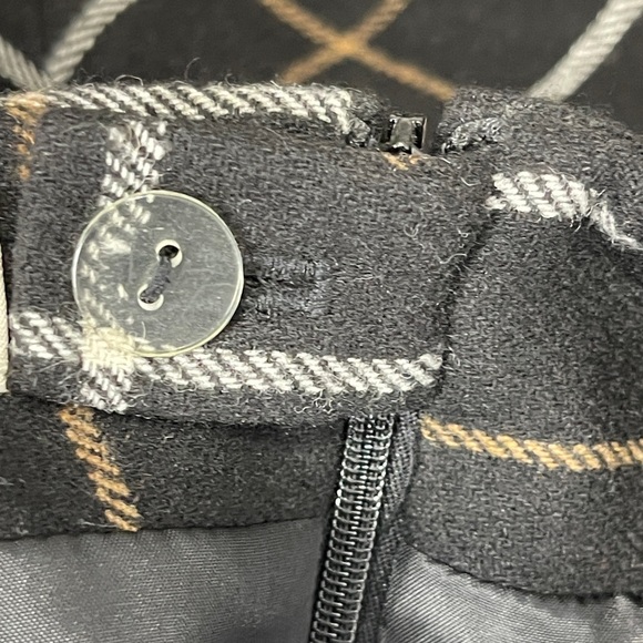 Talbots Woman Classic Plaid Skirt Wool Blend Black Tan Career Workwear Size 16W - Picture 2 of 7